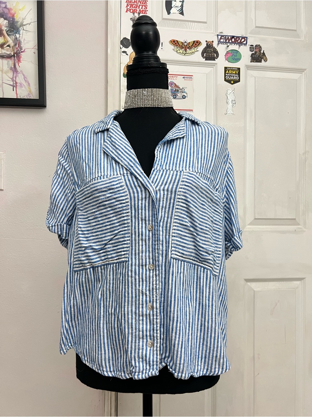 Universal Thread Blue & White Striped Short Sleeve Button-Front Shirt